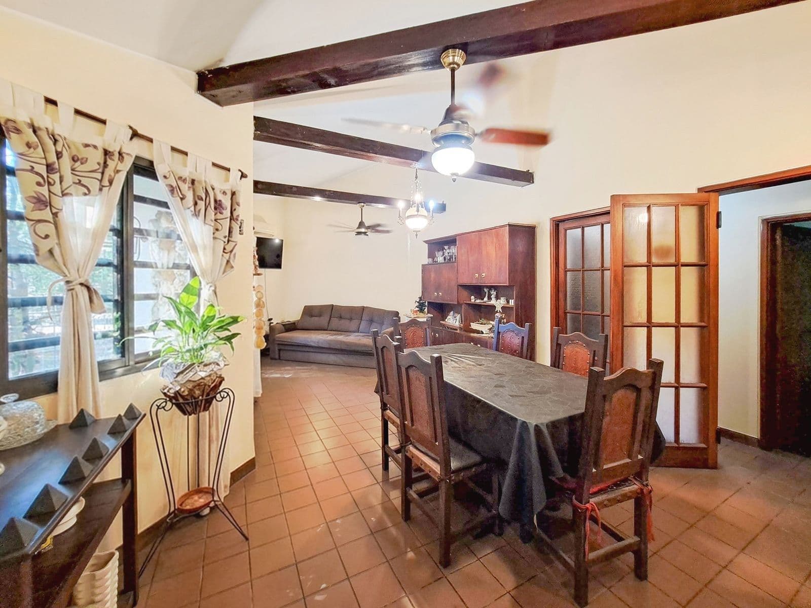 VENTA/PERMUTA Casa 3 dormitorios, 3 cocheras, local en esquina, quincho y terraza, Echesortu Rosario - 1