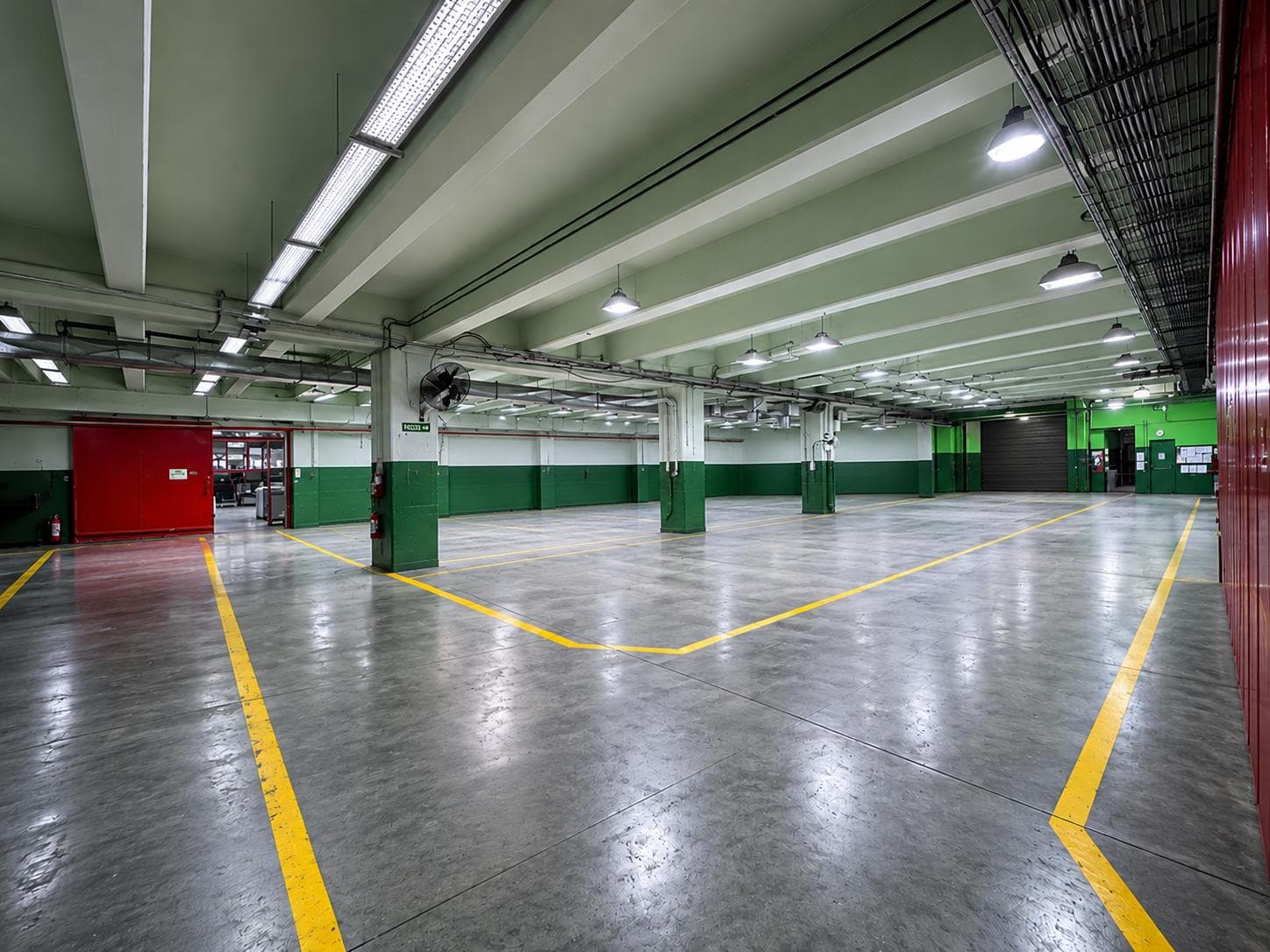 Unico y exclusivo Edificio Comercial/Induestrial- sobre lote propio de 3000m2 - 7100m2 cubiertos - 1