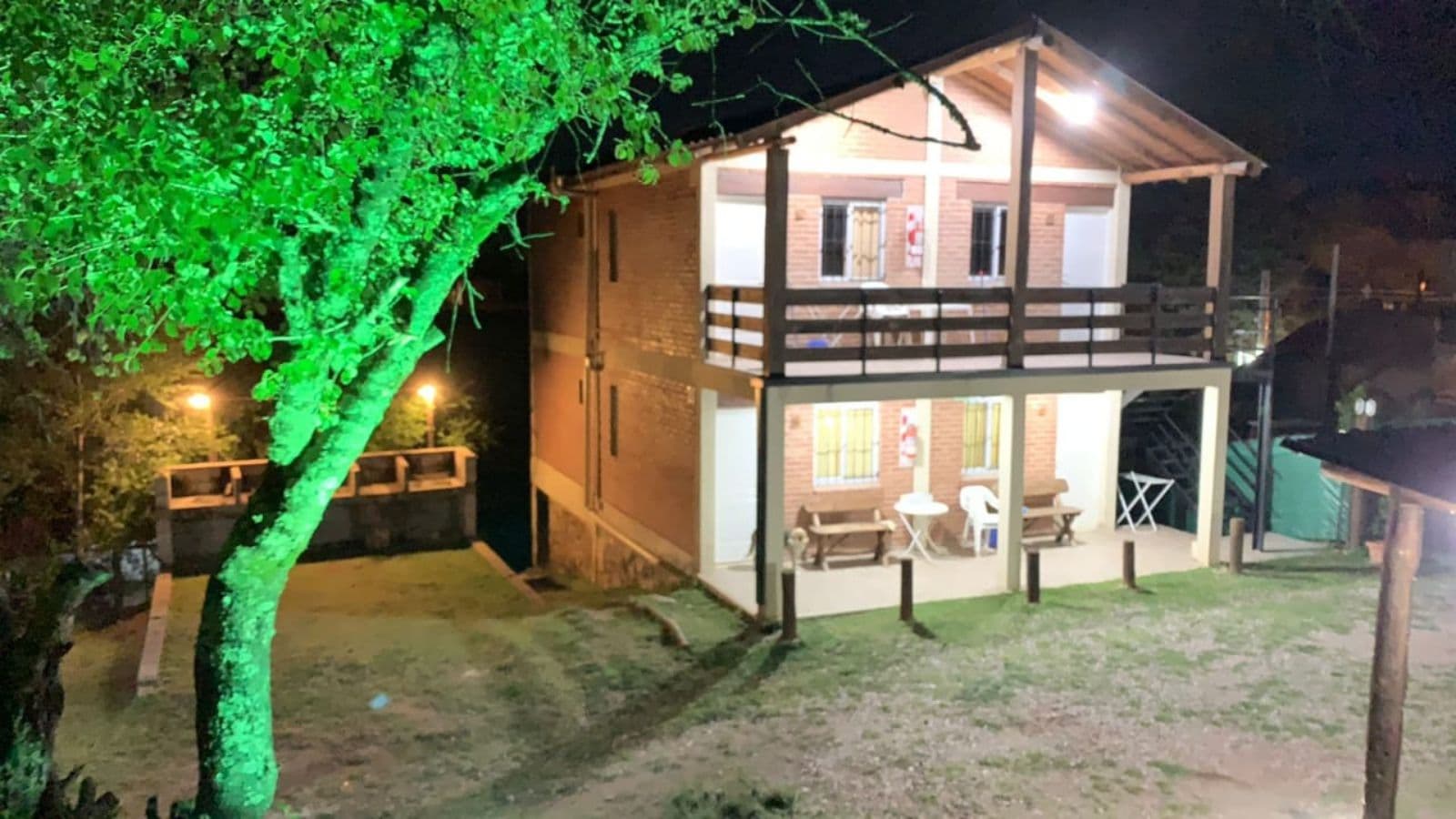 Fdo. de comercio con inmueble incluído! Complejo de 6 cabañas con estacionamiento a 200 mts del río! - 1