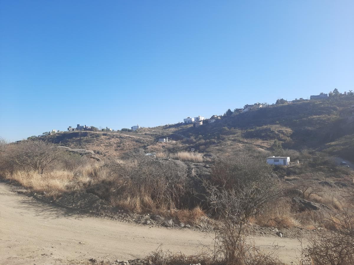 Hermoso terreno con vista, en Villa del Lago, Carlos Paz, más de 600m2 con escritura. - 1