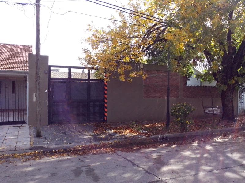 LOTE CON OFICINA EN EXCELENTE UBICACION - 1