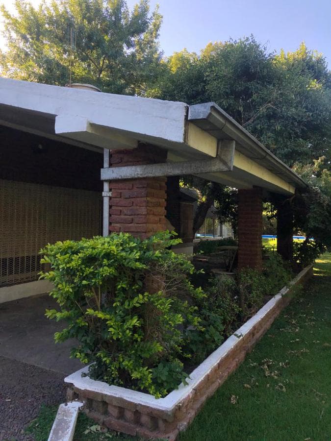 Casa quinta en venta con pileta y quincho cerrado - Escobar - 1