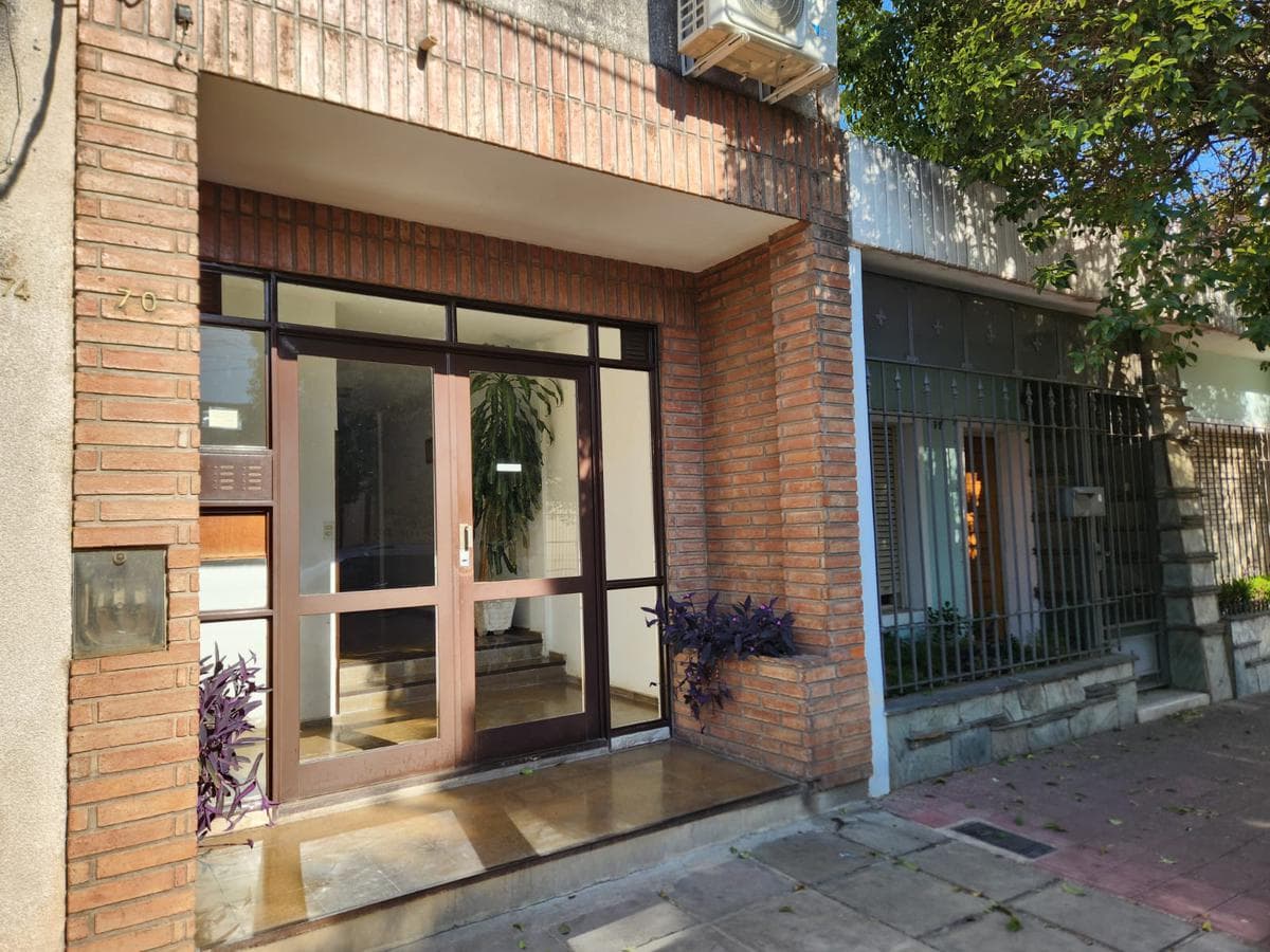 Dpto PLanta baja: 2 Dormitorio escritorio / 2 PATIOS- Bº ALTO ALBERDI - 1