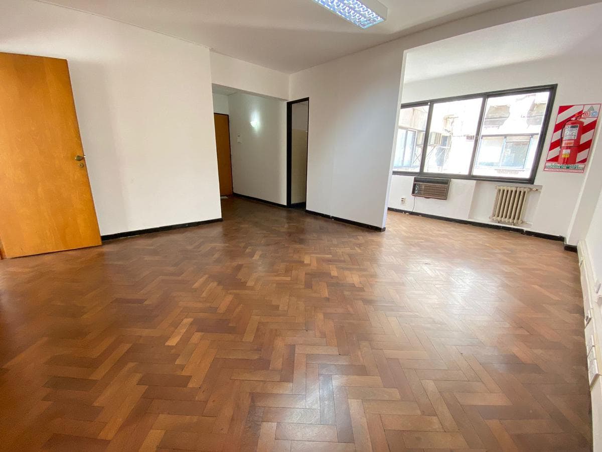 Oficina en alquiler 2 ambientes con baño privado Centro Rosario - 1