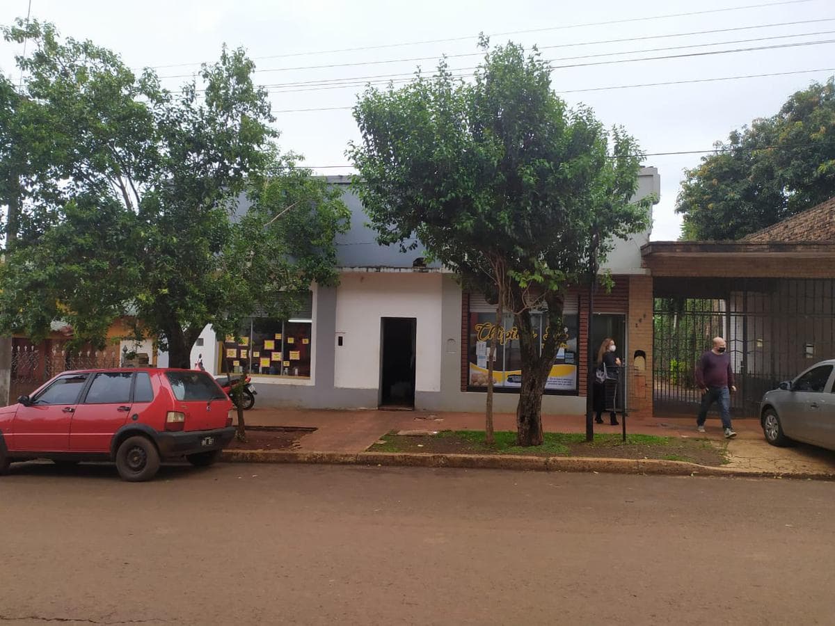 vendo o permuto Locales y vivienda calle Belgrano Apostoles - 1