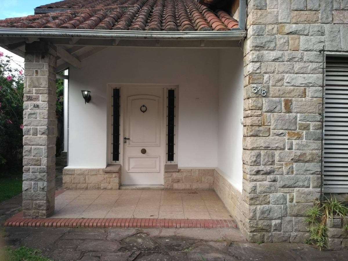Casa en venta - 3 Dormitorios 2 Baños 1 Cochera - 461Mts2 - Baradero - 1