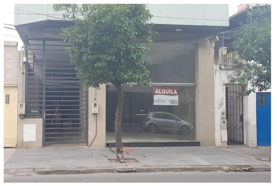 Local en Barrio Sur con amplio subsuelo y frente vidriado - 1