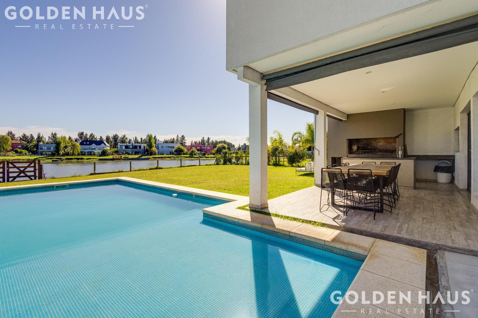 Venta casa 5 ambientes al lago con piscina en Canning - 1