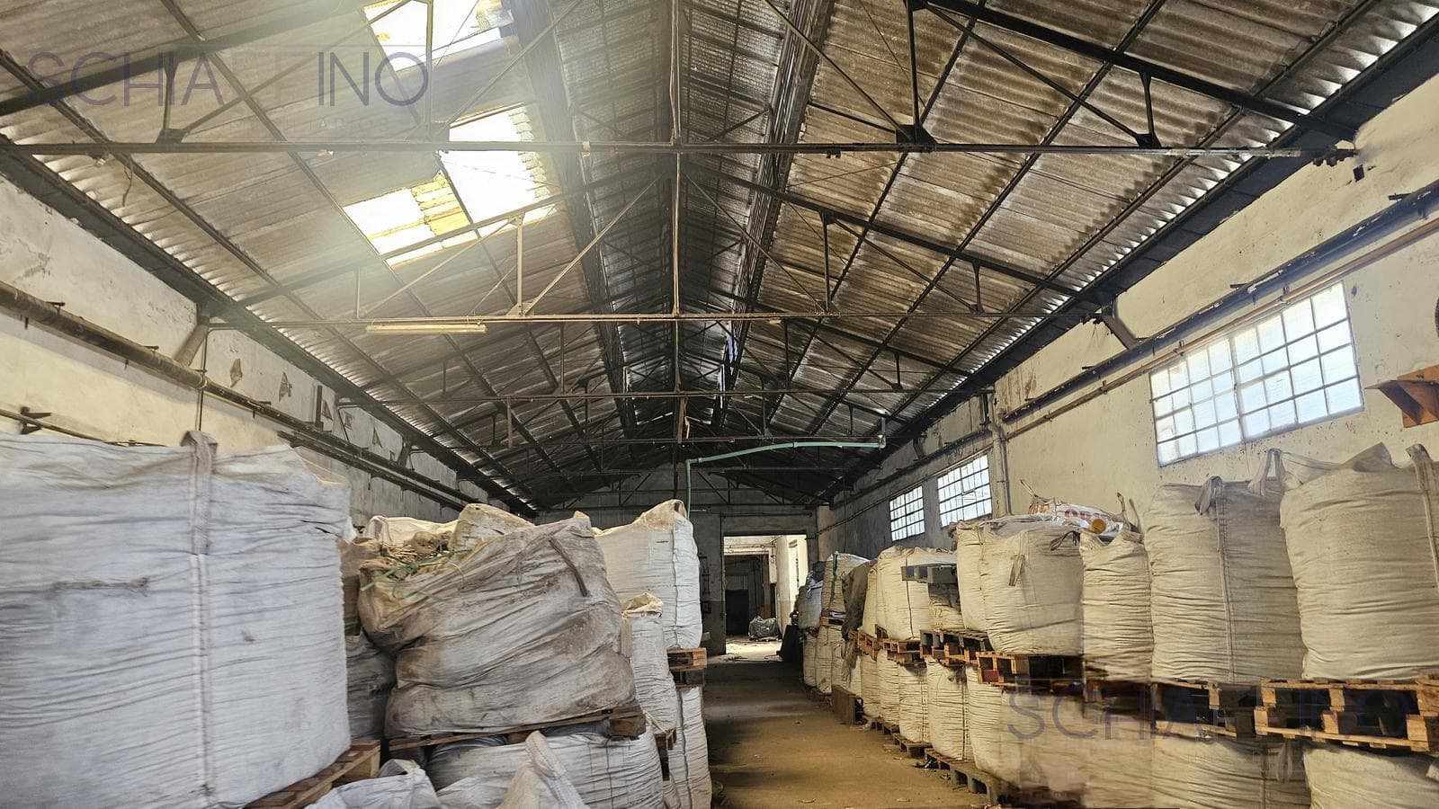 Galpón en Alquiler en Wilde 2500 m2 - 1