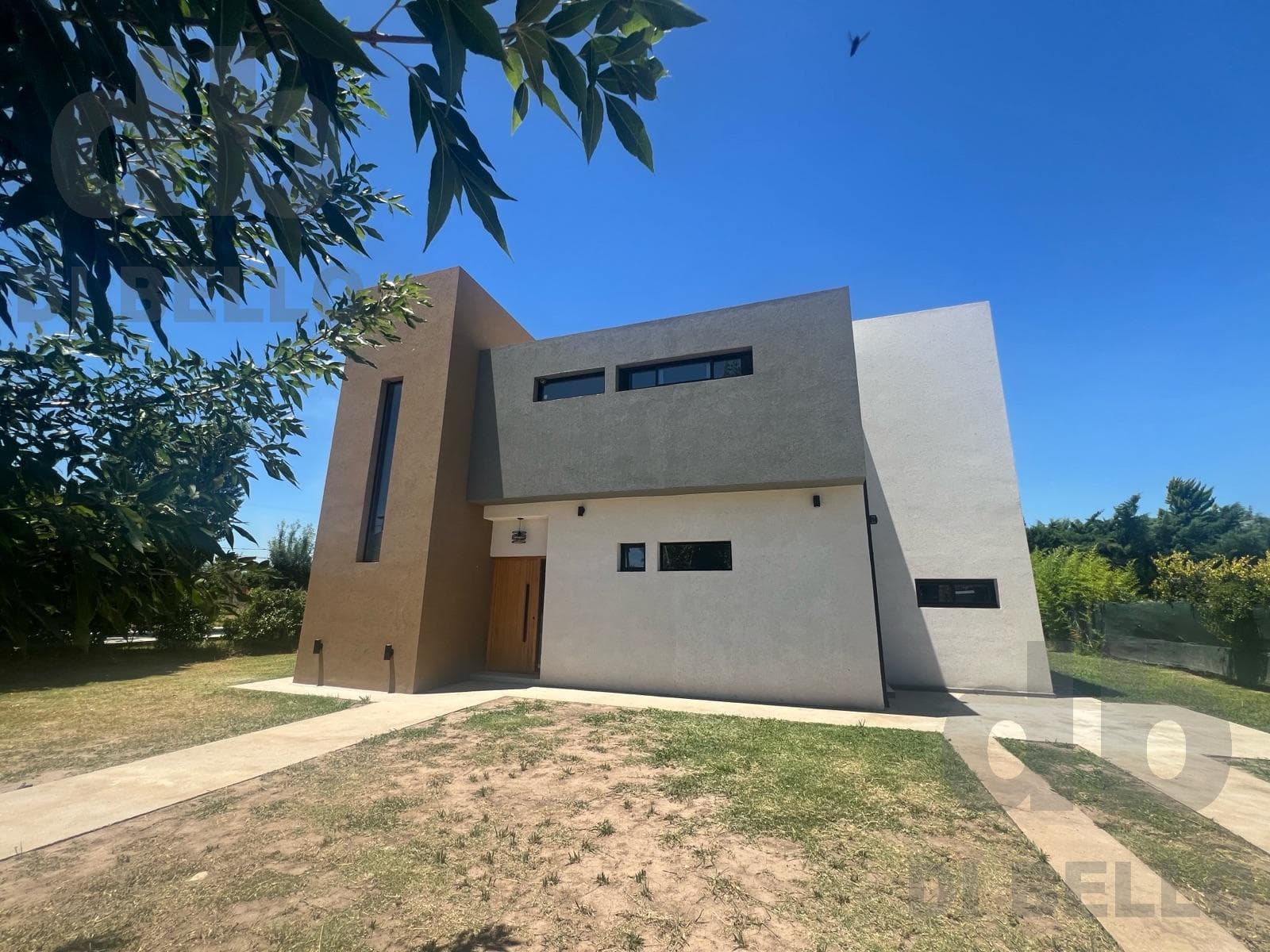 Casa a estrenar en barrio Altos del Casco lote central - 1