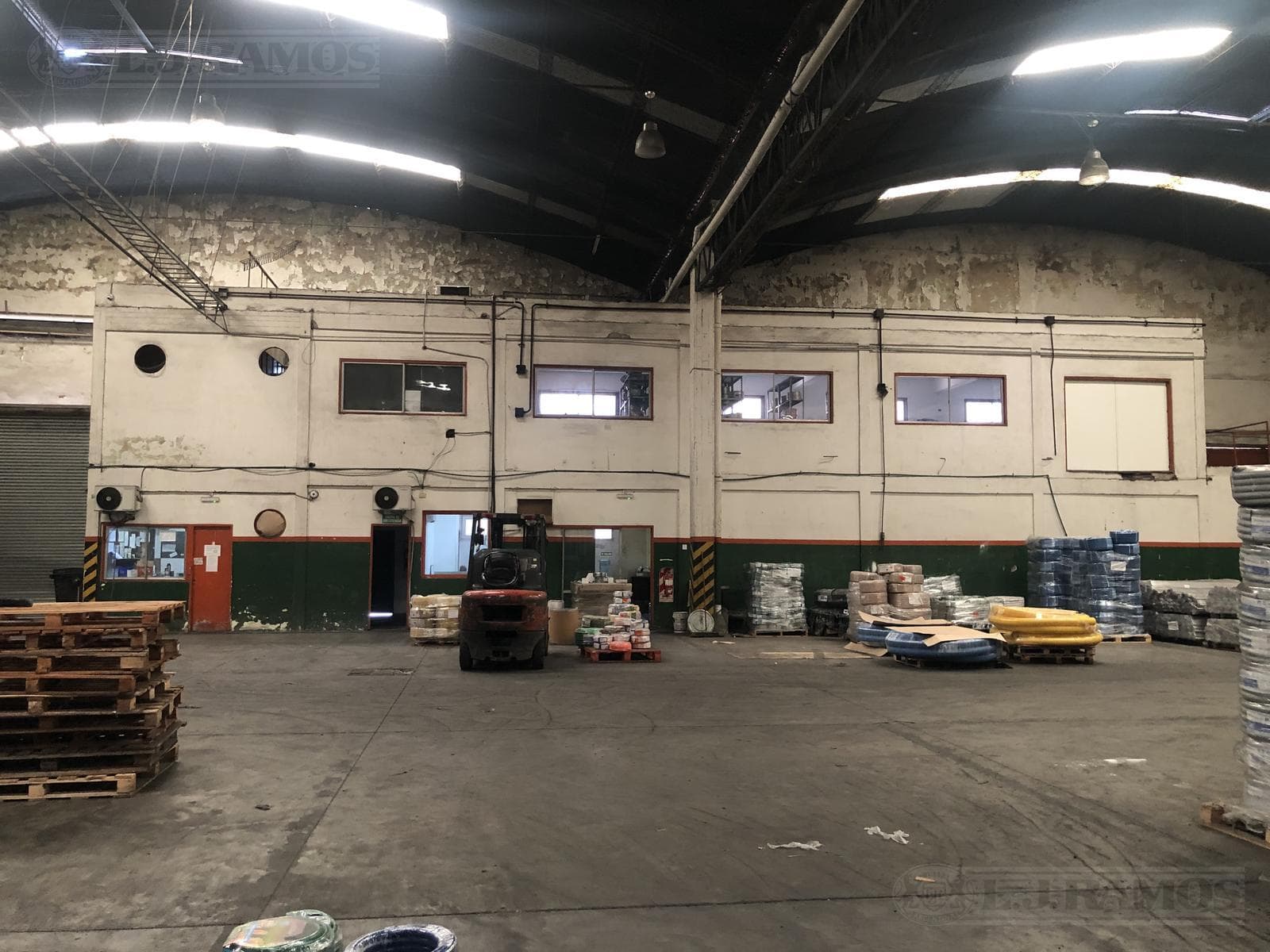 Depósito en Venta y alquiler en Tres de Febrero - 1