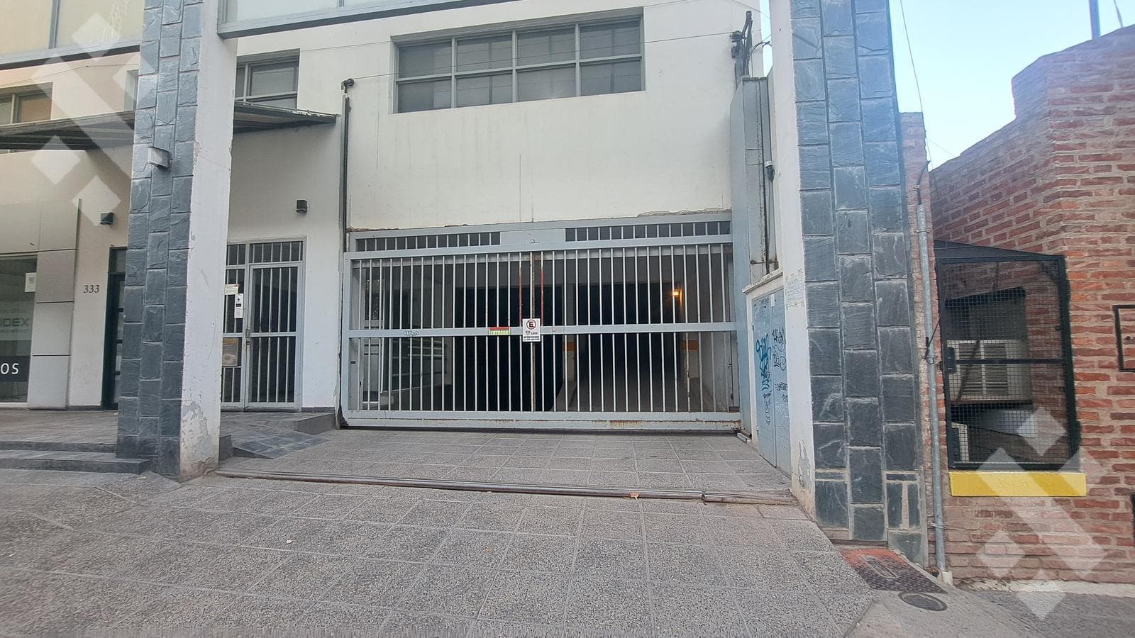 Cochera en VENTA O ALQUILER, Neuquén, Centro - 1