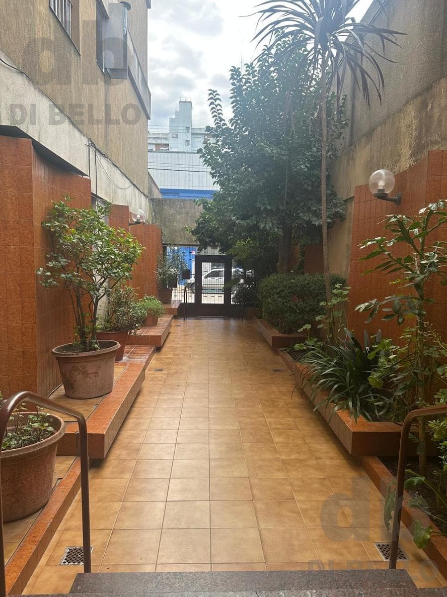 Departamento en el centro de Zarate - 1