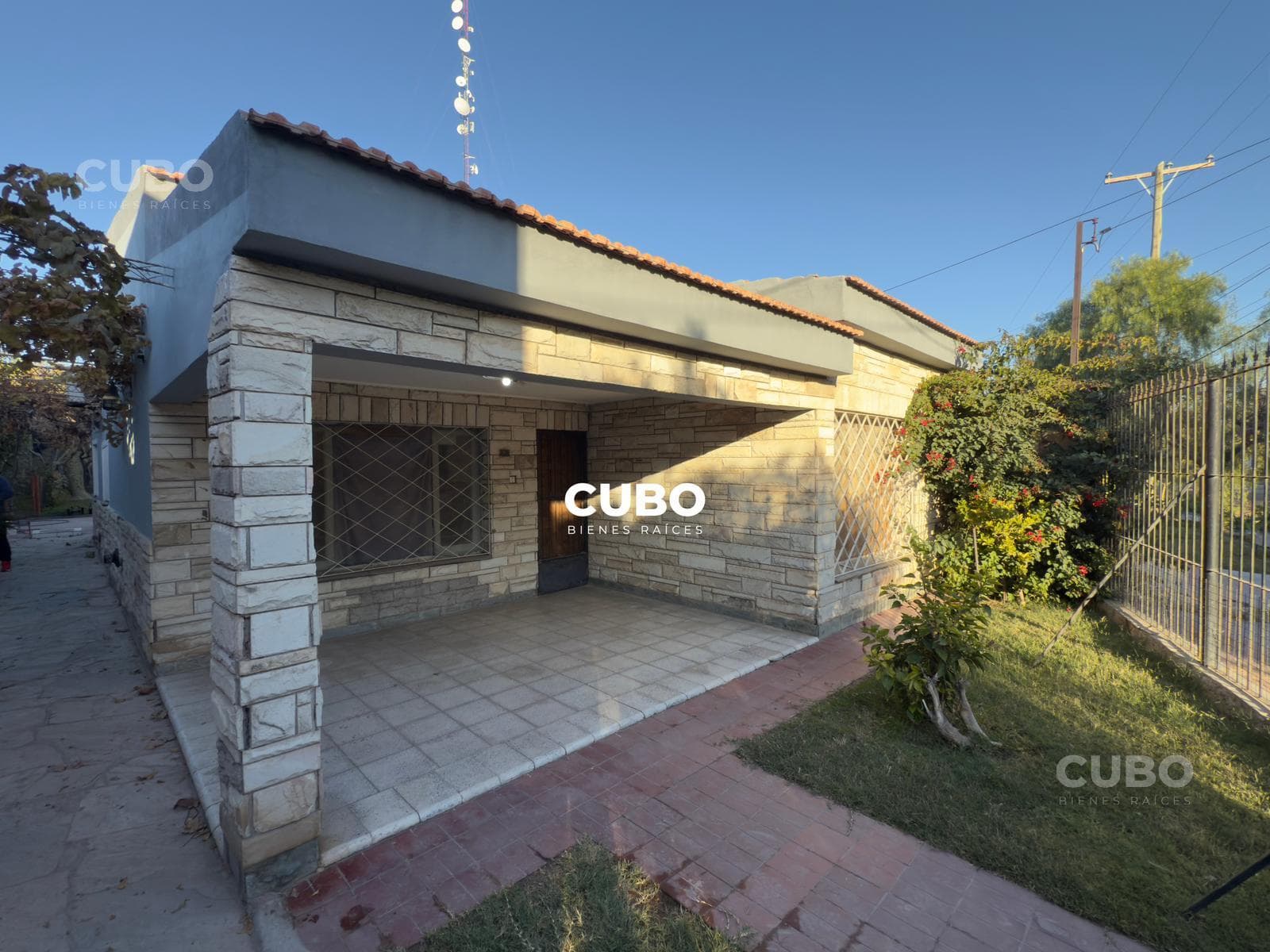 Galpon mas casa 2 habitaciones en Venta Colonia Segovia Guaymallen - 1