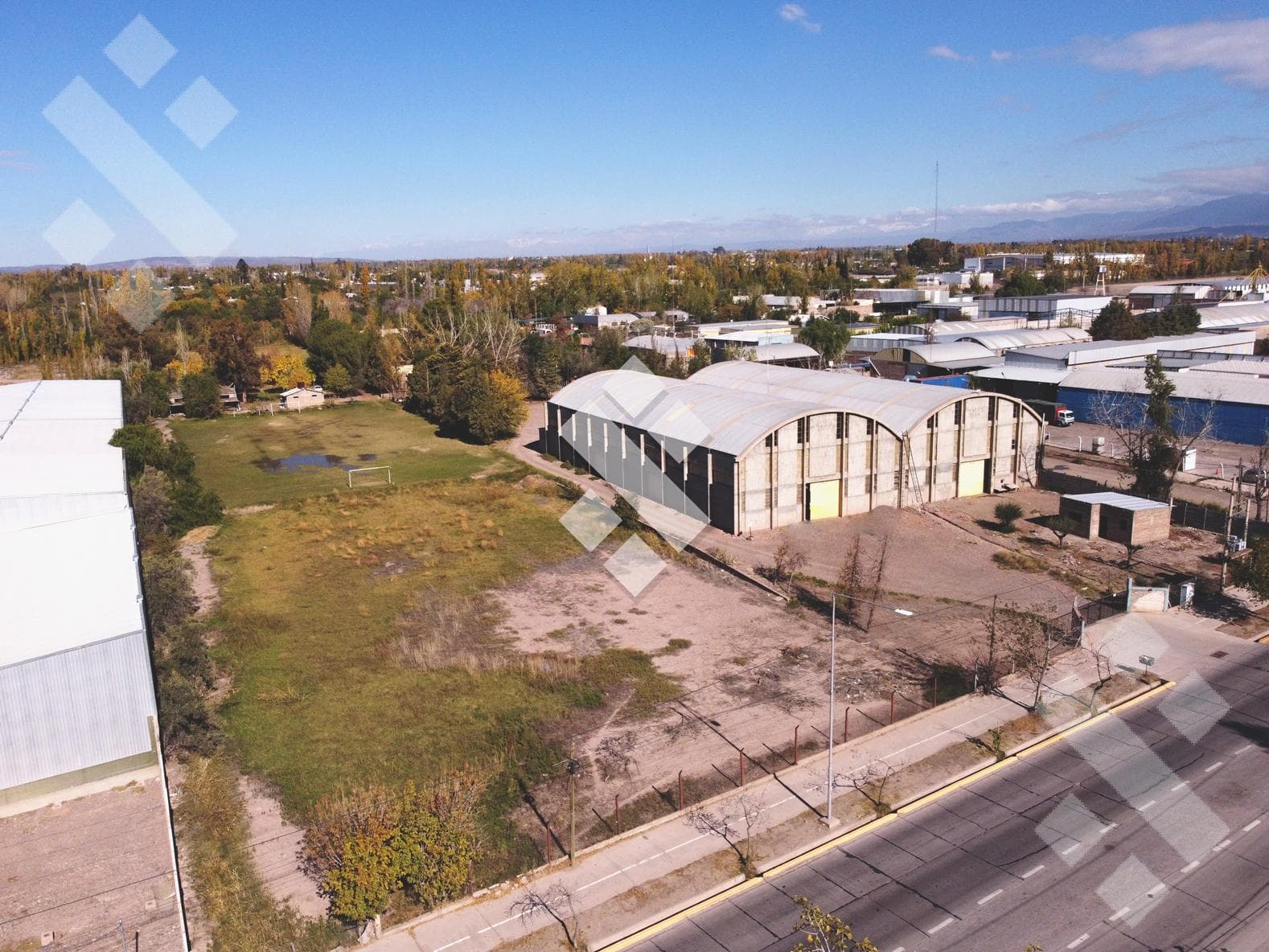 En venta, Nave Industrial, Carril Rodriguez Peña, Mendoza - 1