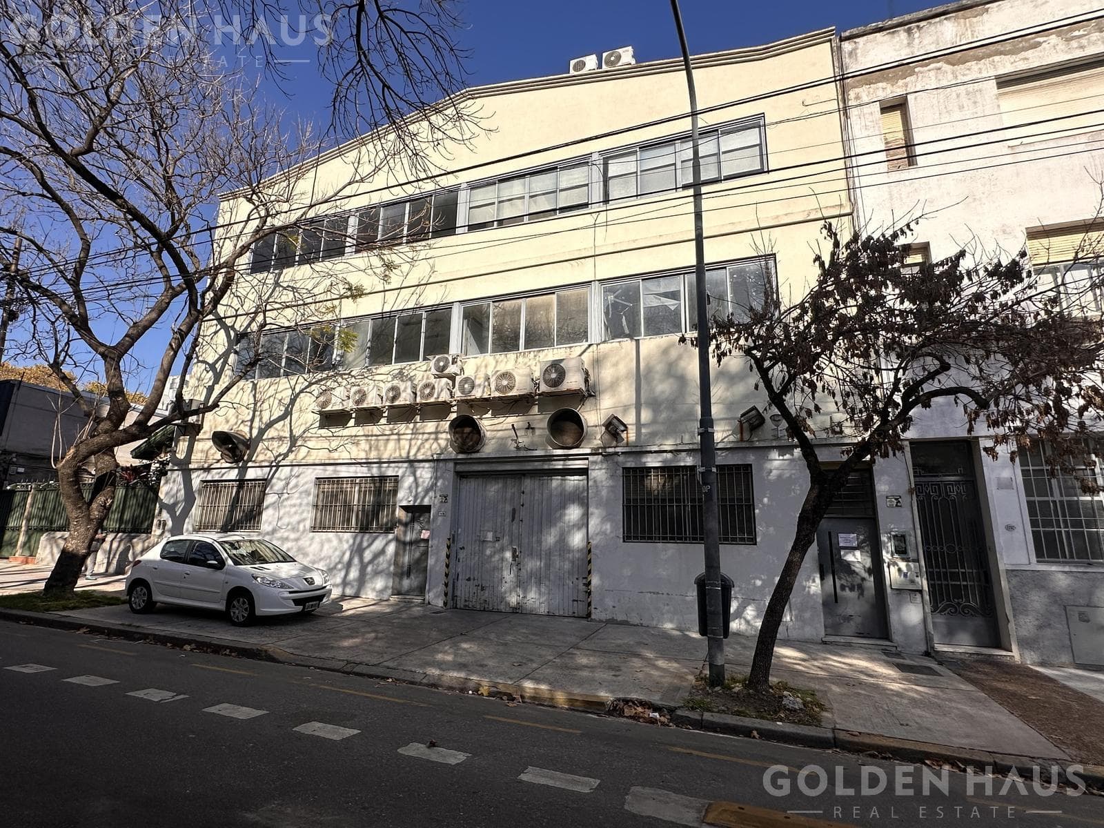 Edificio comercial en alquiler en Chacarita - 1