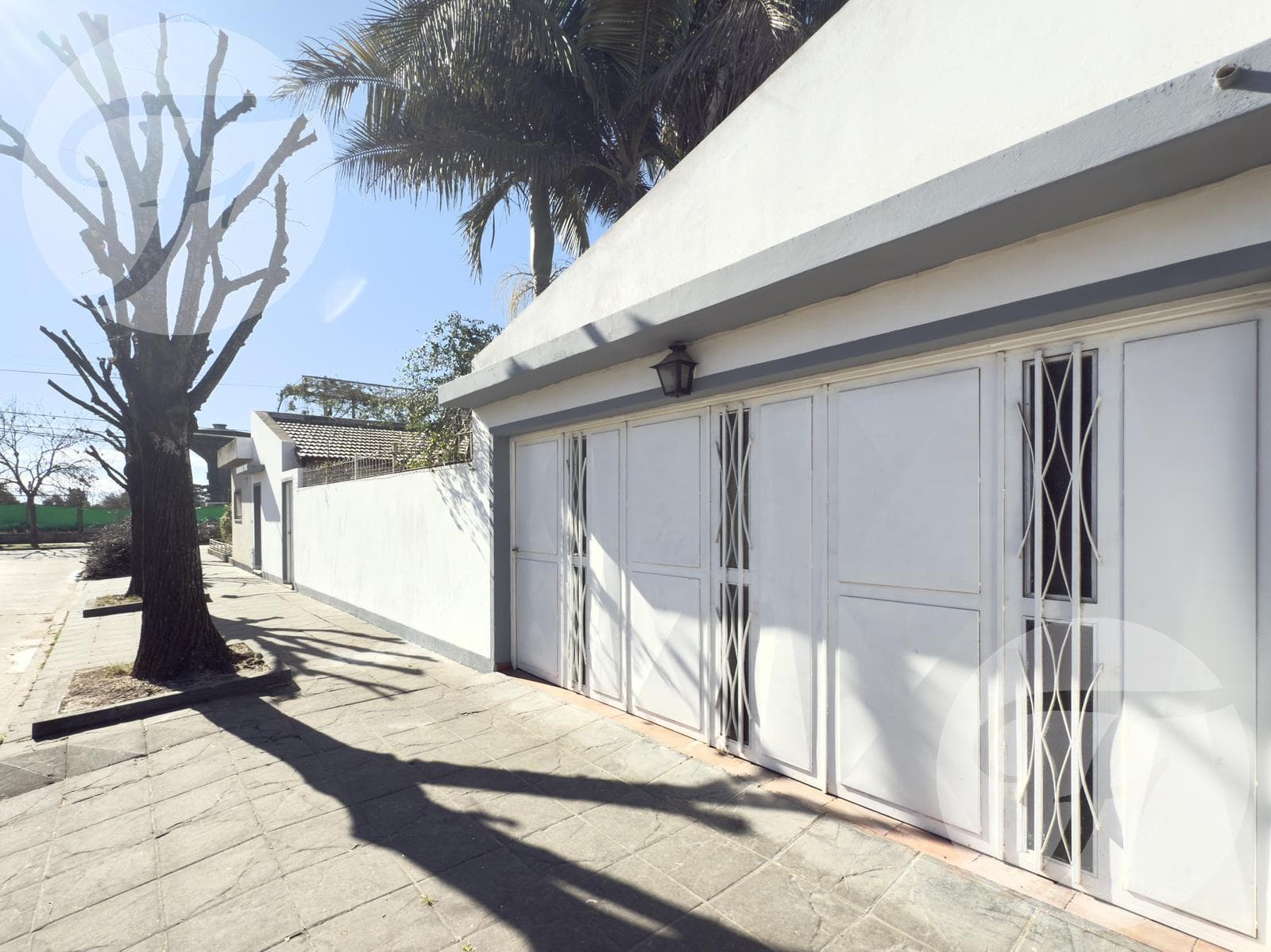 Gran casa en esquina con terraza, quincho y vista al estadio – A metros de Mitre - Apta Crédito - 1