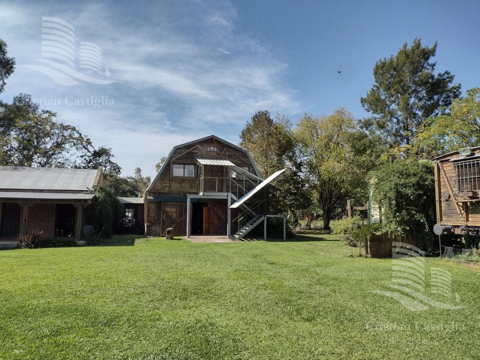Chacra de 10.412m2 de Terreno, 6 ambientes y 4 dormitorios - 1