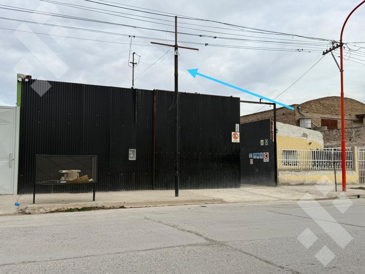 VENTA TALLER CHAPA Y PINTURA CON OFICINA - CIPOLLETTI - 1