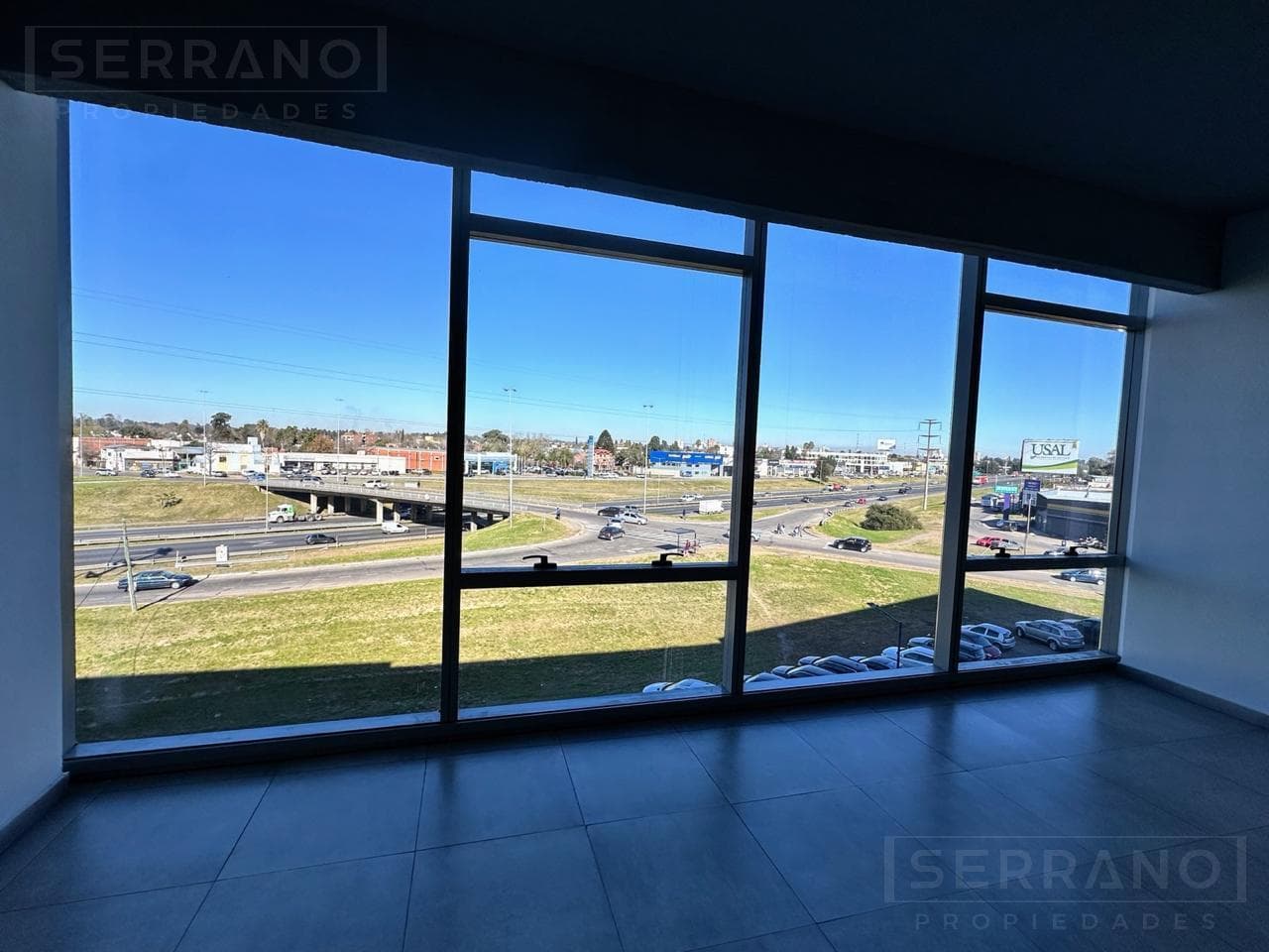 Oficina con cochera en venta en Meridiano Business Center Panamericana ramal Pilar km 52.5 - 1