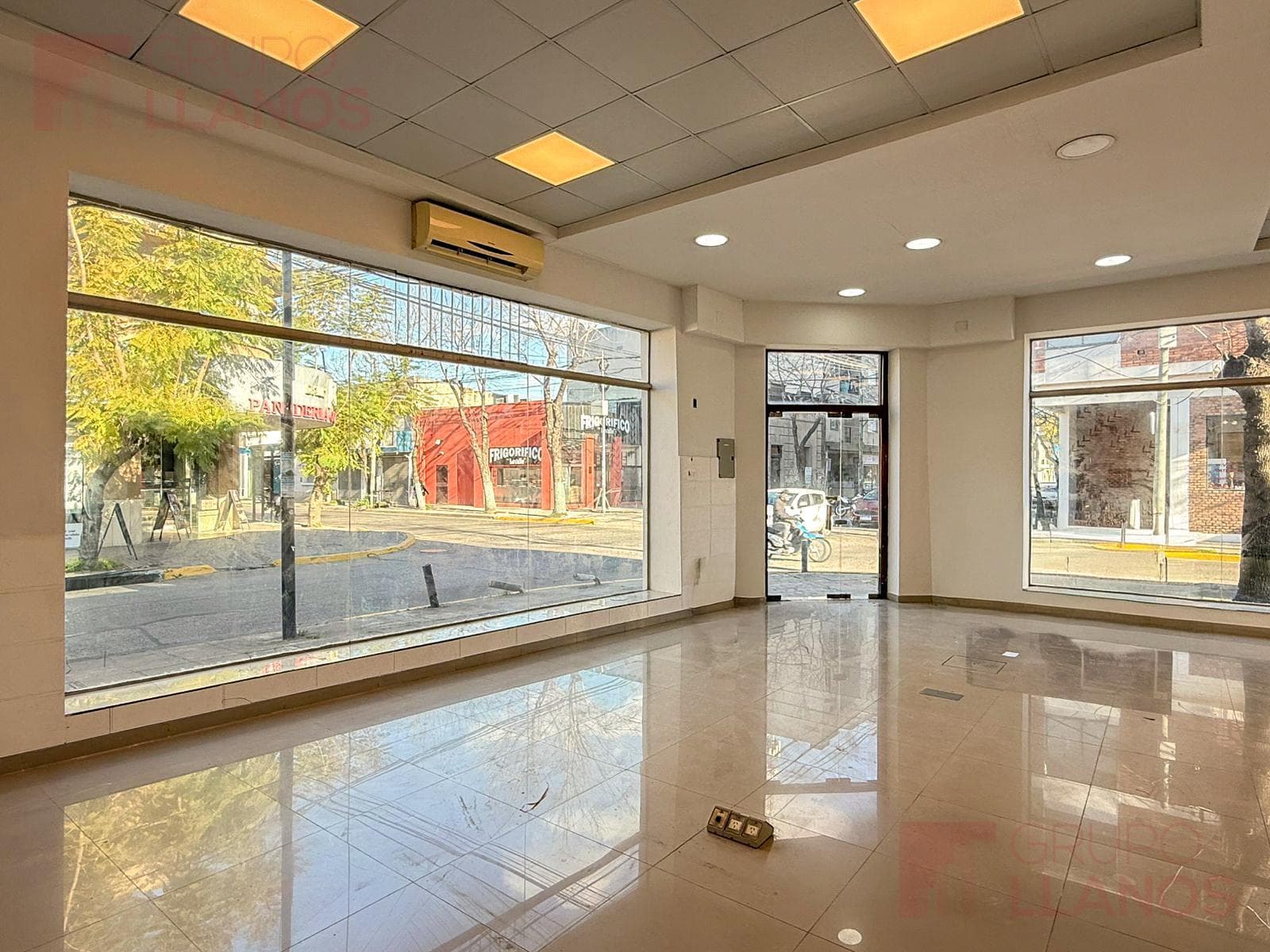 Local comercial en Lujan centro, listo para usar. - 1