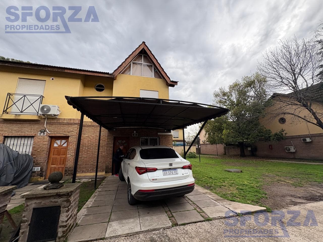 Venta triplex en Barrio cerrado - 2