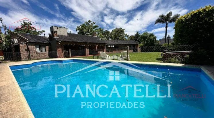 Casa con 4 dormitorios en Country Club Banco Provincia - 1