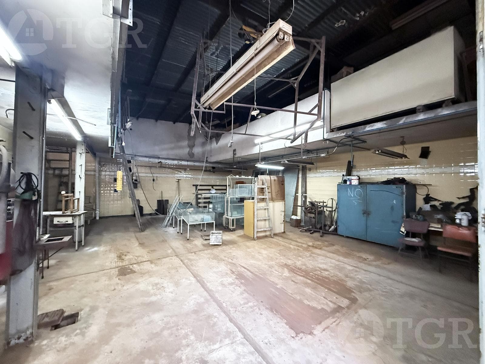 Venta Galpón Deposito- Fabrica con oficina, local y casa en Parque Chacabuco - 1