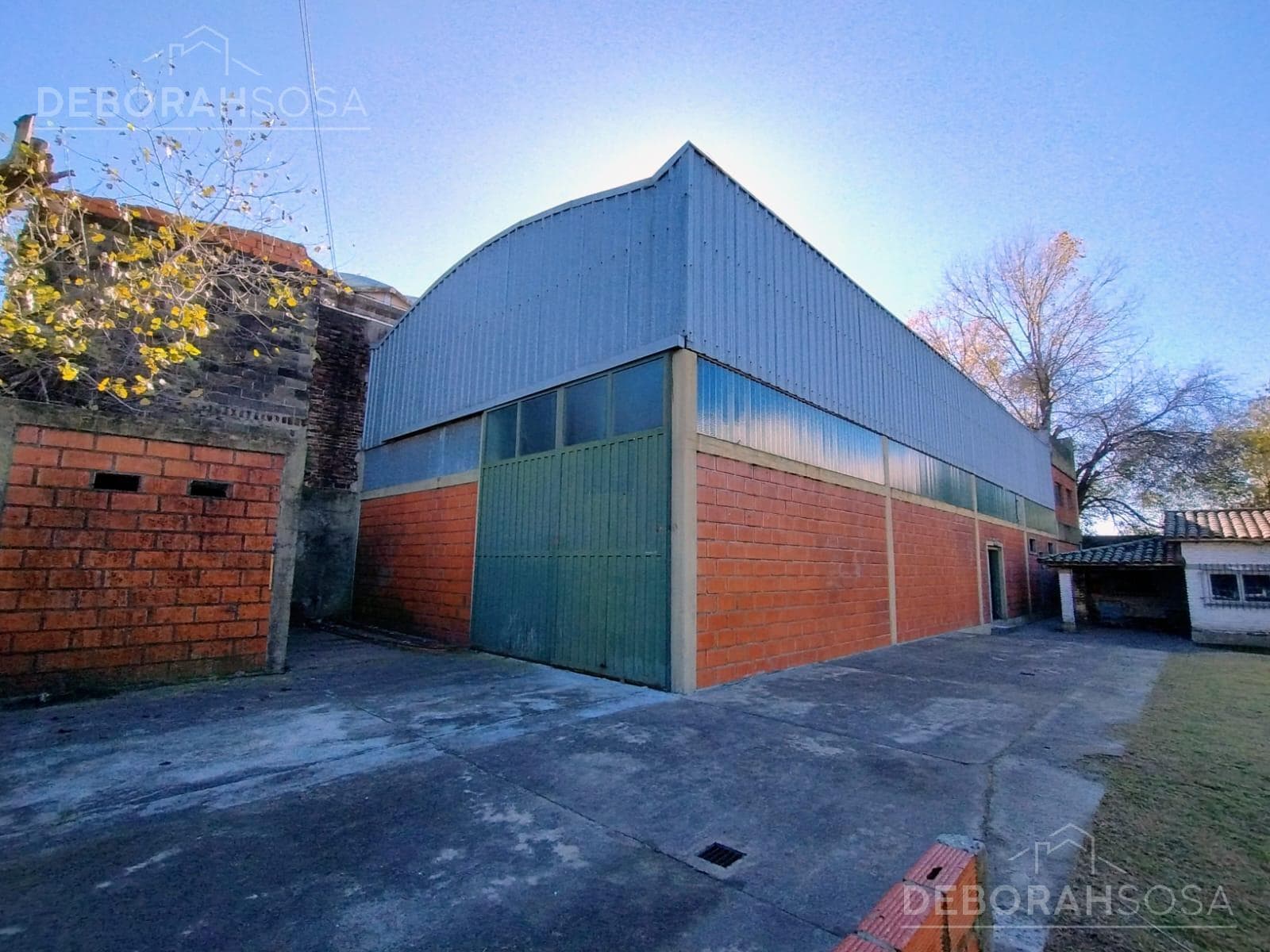 Nave y Chalet en venta en Talar Del Pacheco - 1