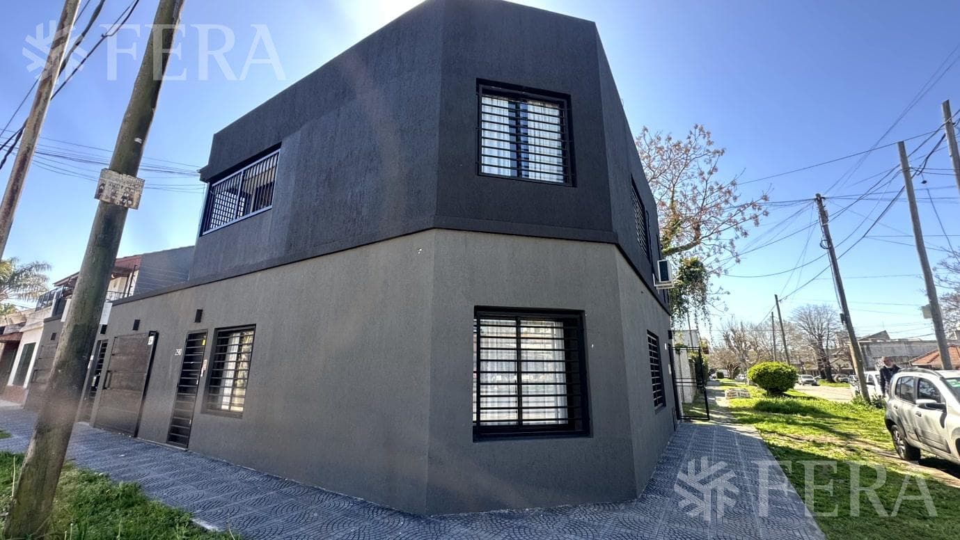 Venta PH 3 ambientes con balcón en Quilmes - 1