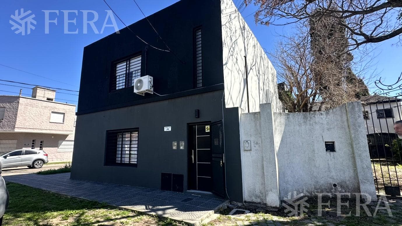 Venta PH 3 ambientes con balcón en Quilmes - 2