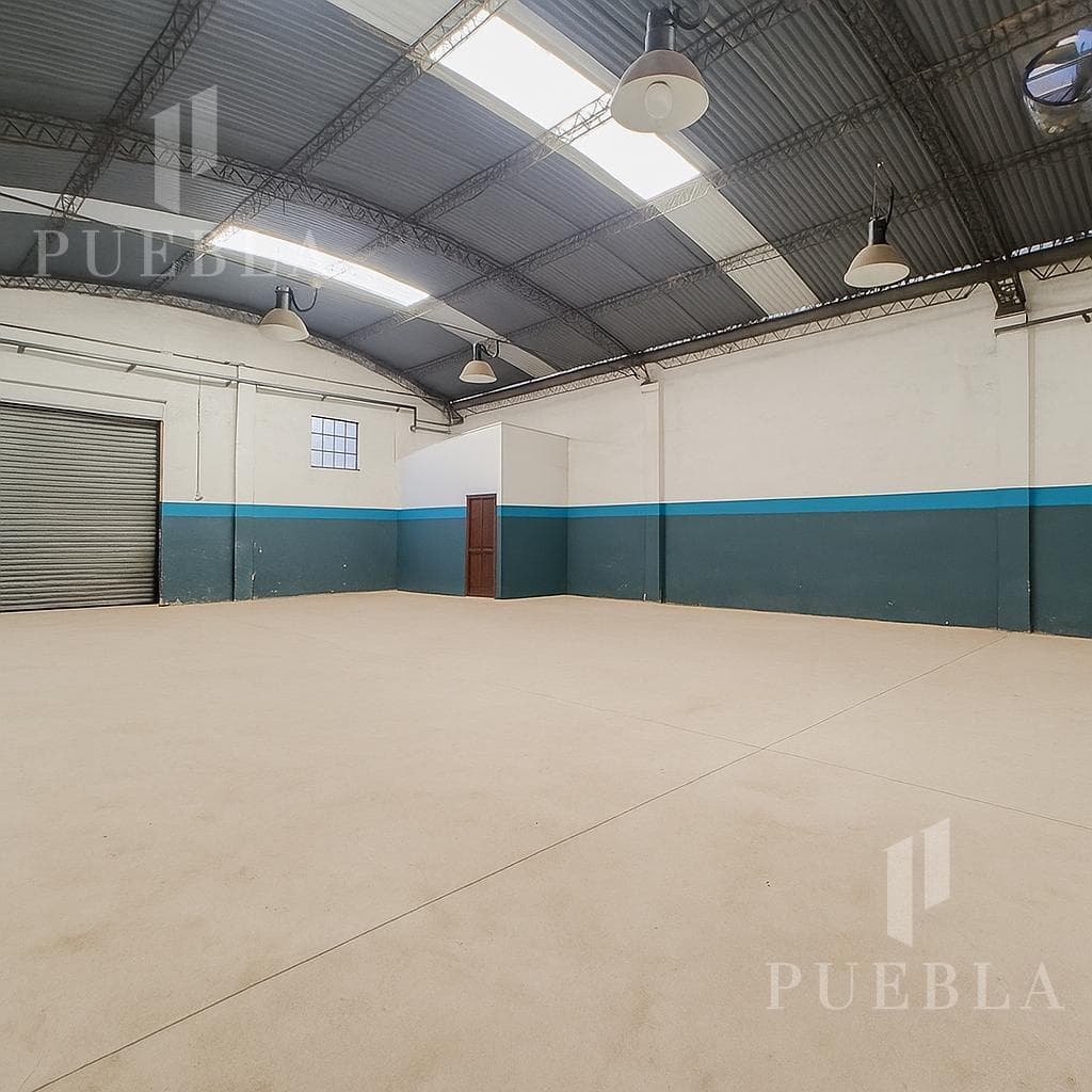 ALQUILER GALPON 200m2 EN ITUZAINGÓ A METROS DE LA AUTOPISTA DEL OESTE - 1