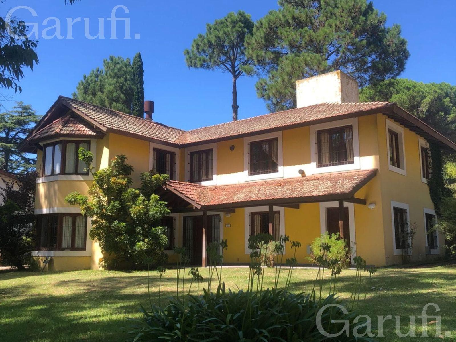 Casa en Alquiler Temporario en Pinamar para 8 personas con amplio parque. - 1