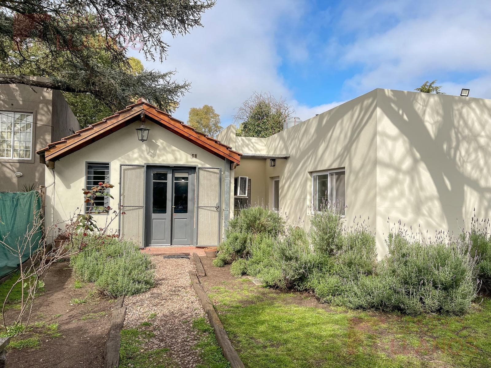 Casa en Alquiler en Lujan, con pileta y cochera - 1