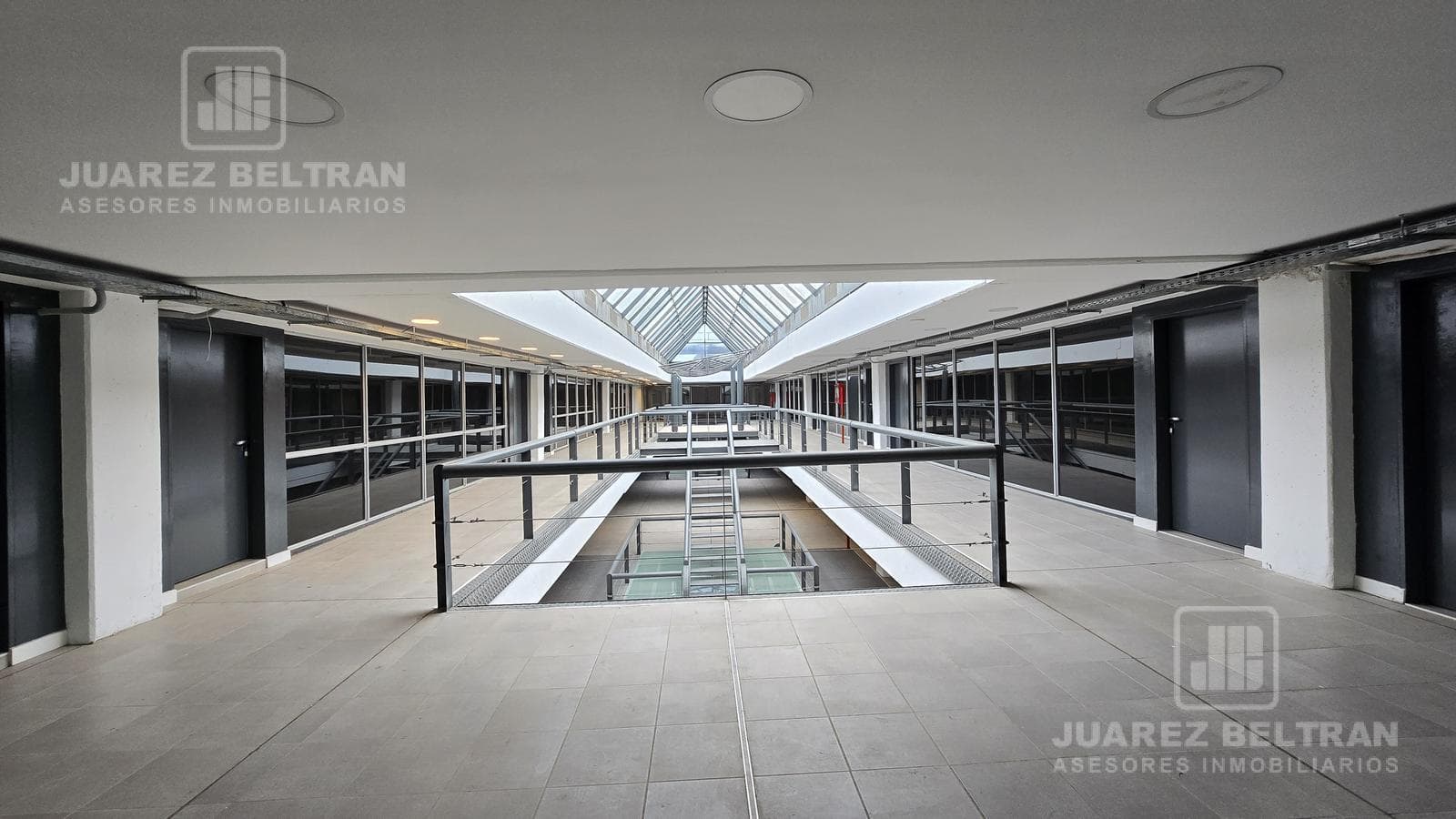 Oficinas en alquiler sobre Avenida Colón al 4000 - 1