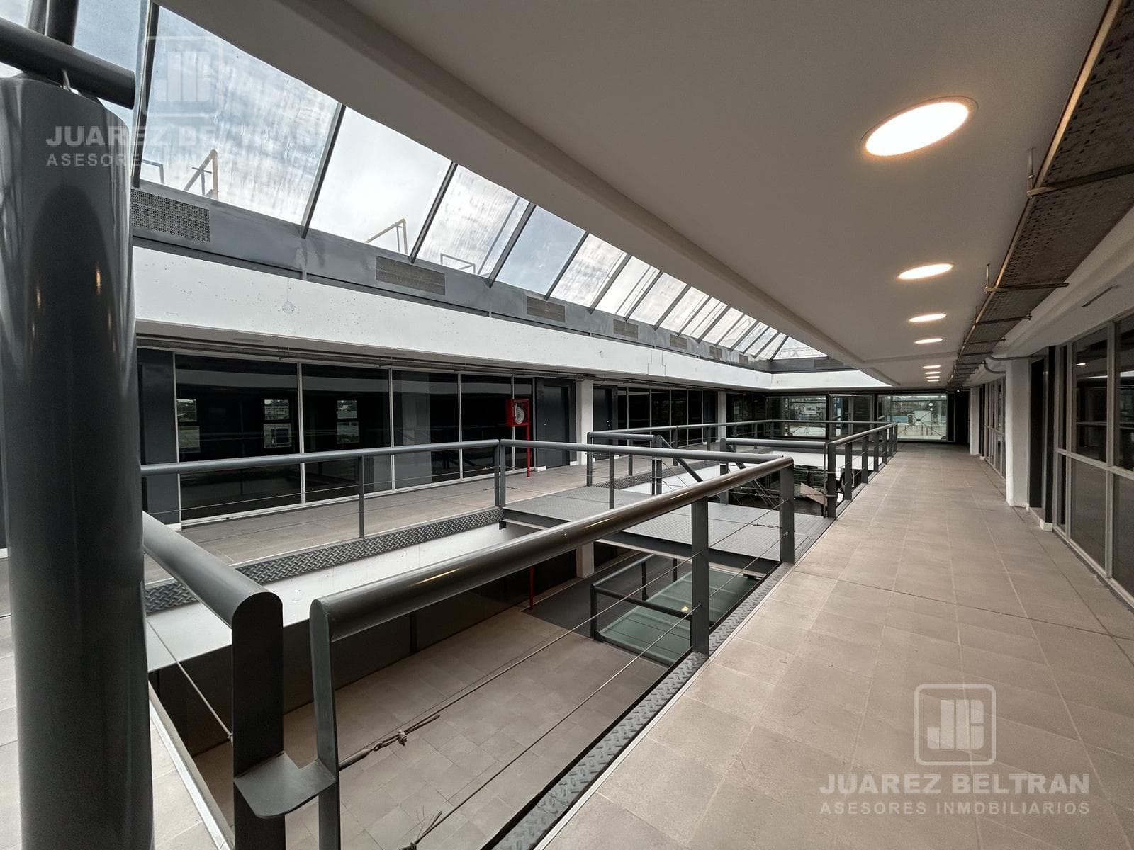 Oficinas en alquiler sobre Avenida Colón al 4000 - 2