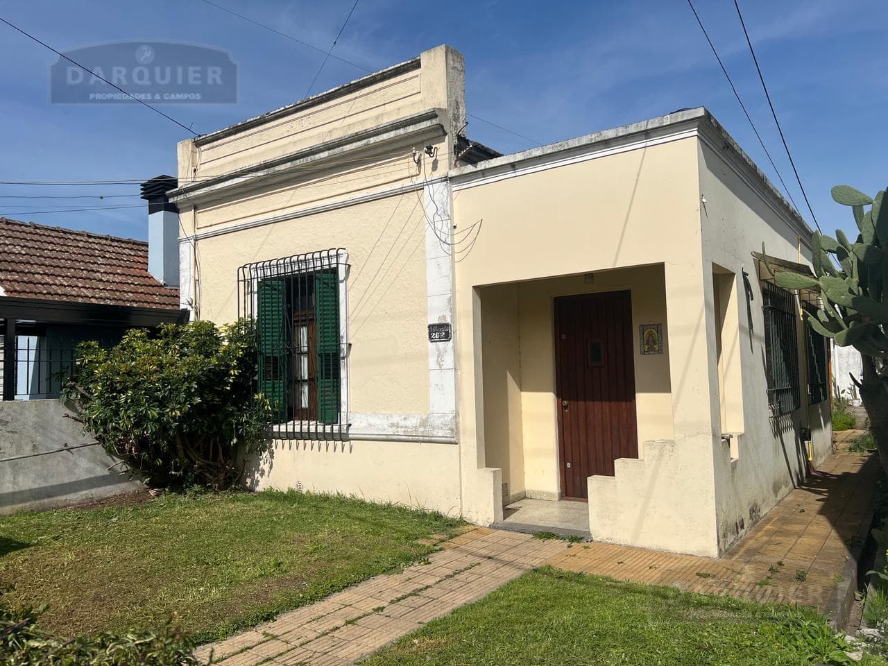 Casa MUY BUENA UBICACION - 1