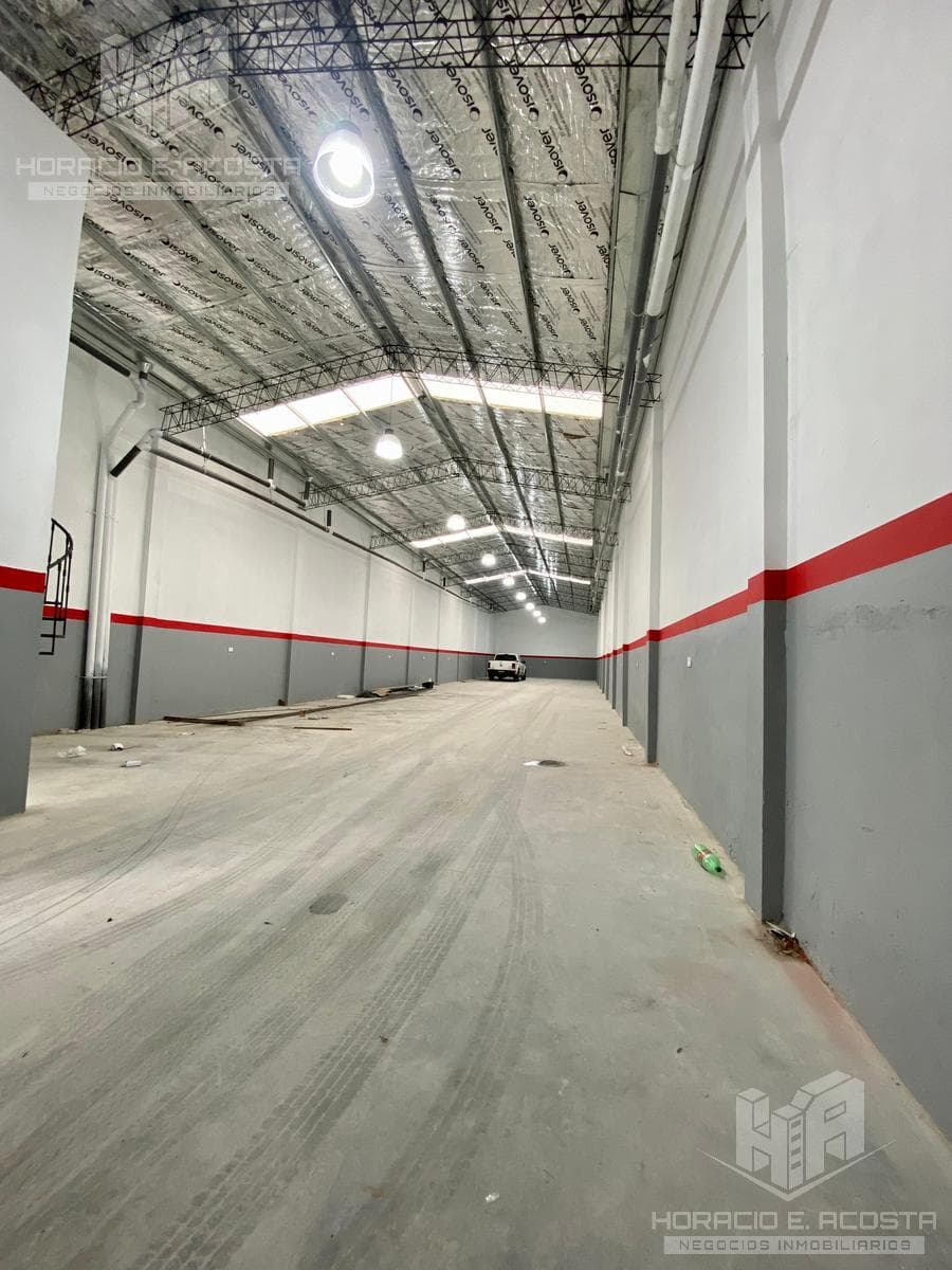 GALPON CON OFICINA - VILLA LYNCH - 387 M2 - 2