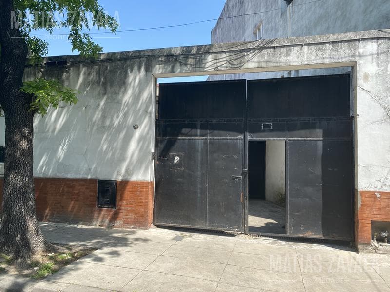 Lindo y amplio Galpón SIN COLUMNAS en Barracas (muy buenos accesos) - 1