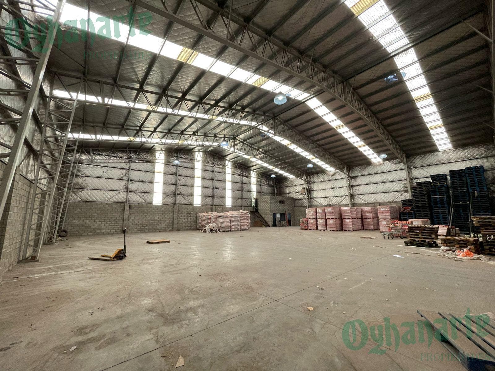 ALQUILER Y VENTA DE DEPOSITO INDUSTRIAL EN MORENO - PROX ACCESO OESTE - 1