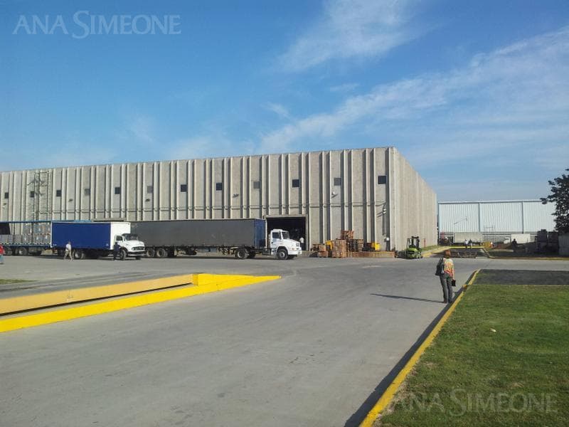 Importante Nave 3000 m² - 1