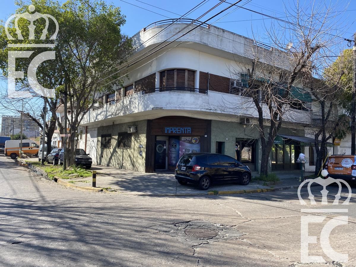 Venta- Local comercial - En esquina - Avellaneda - 1