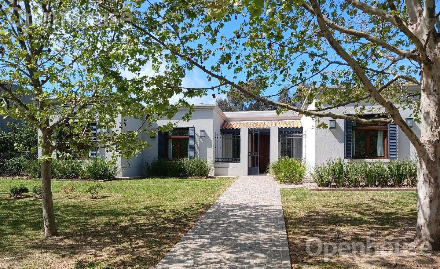 VENTA EXCELENTE CASA 5 DORMITORIOS CON PISCINA EN ESTANCIAS DEL PILAR. - 1