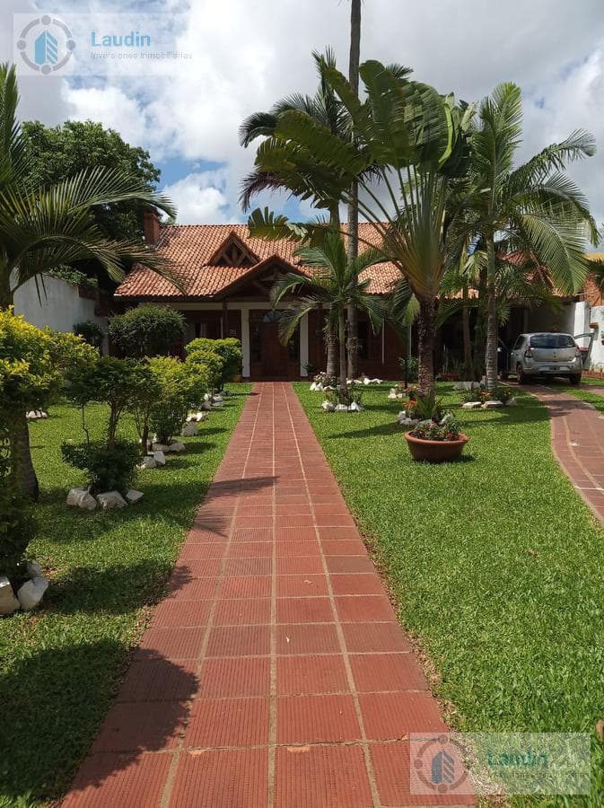 Se vende casa en Puerto Iguazu sobre Av tres fronterasS - 1