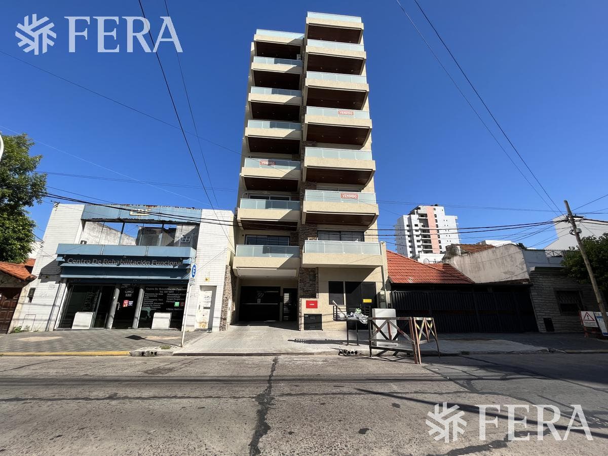 Venta de departamento de 2 ambientes con balcón en Wilde - 1