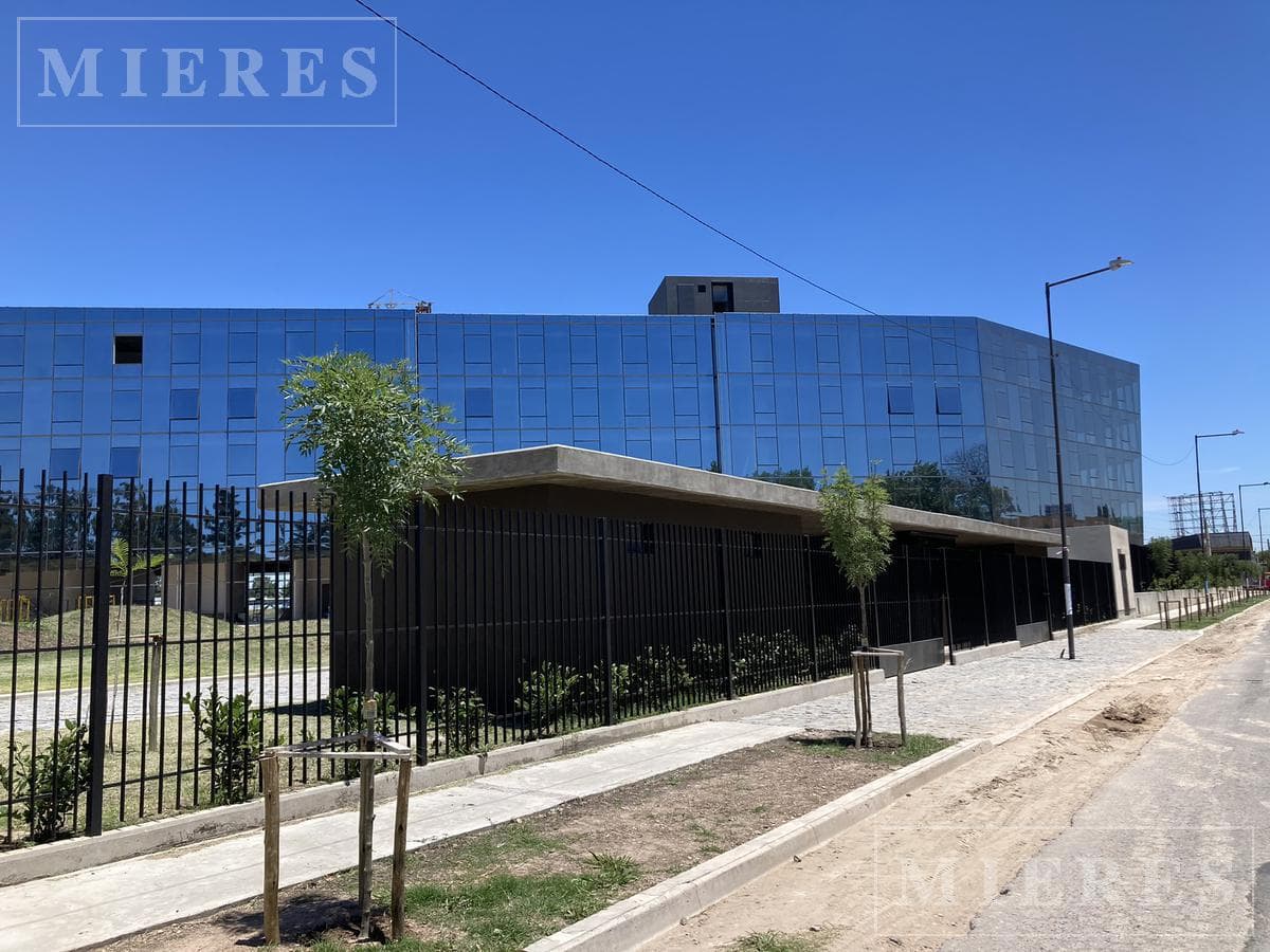 Oficina en alquiler de 59 m2 en Meridiano con 2 cocheras - 1